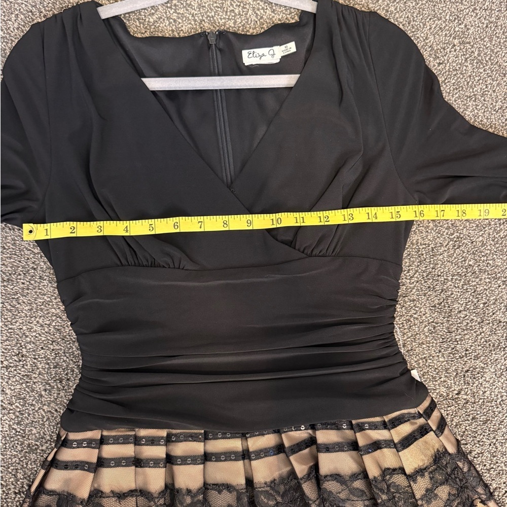 Eliza J Black Cream 3/4Sleeve Lace VNeck Cocktail Event Dress size 10 NWTS - Picture 13 of 16